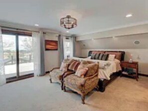 5 bedrooms, iron/ironing board, WiFi, bed sheets