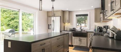 ثلاجة، ميكروويف، فرن، موقد طهي مسطح