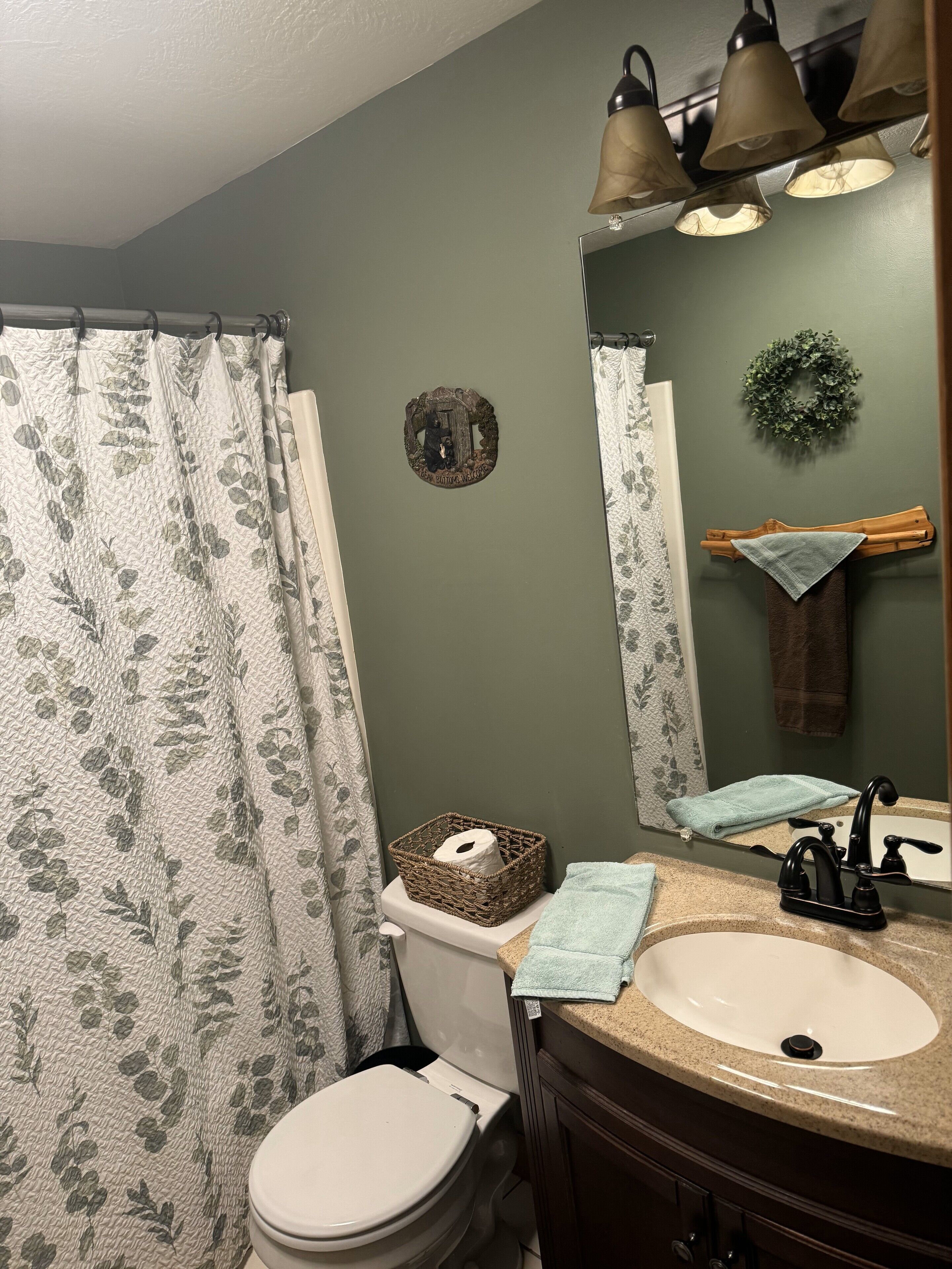 Haartrockner, Handtücher, Seife, Shampoo