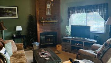 Smart TV, fireplace