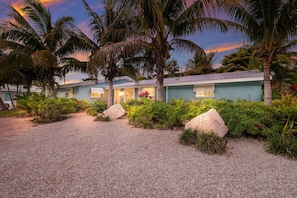 House, Multiple Beds (Anna Maria Island Blue Bella Bliss - ) | Property grounds