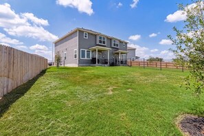 Exterior - Del Valle · Pit Stop Retreat | Sleeps 10 (Del Valle East)