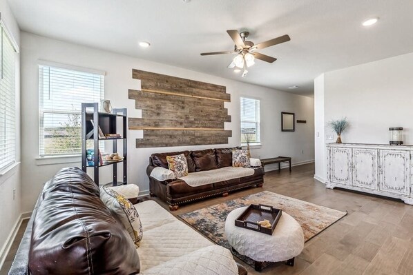 Unclassified image, 1 of 24, button - Del Valle · Pit Stop Retreat | Sleeps 10 (Del Valle East)