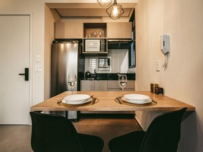 Basic Apartment | Private kitchen | Fridge, microwave, oven, stovetop - Xtay Vila Madalena (São Paulo)