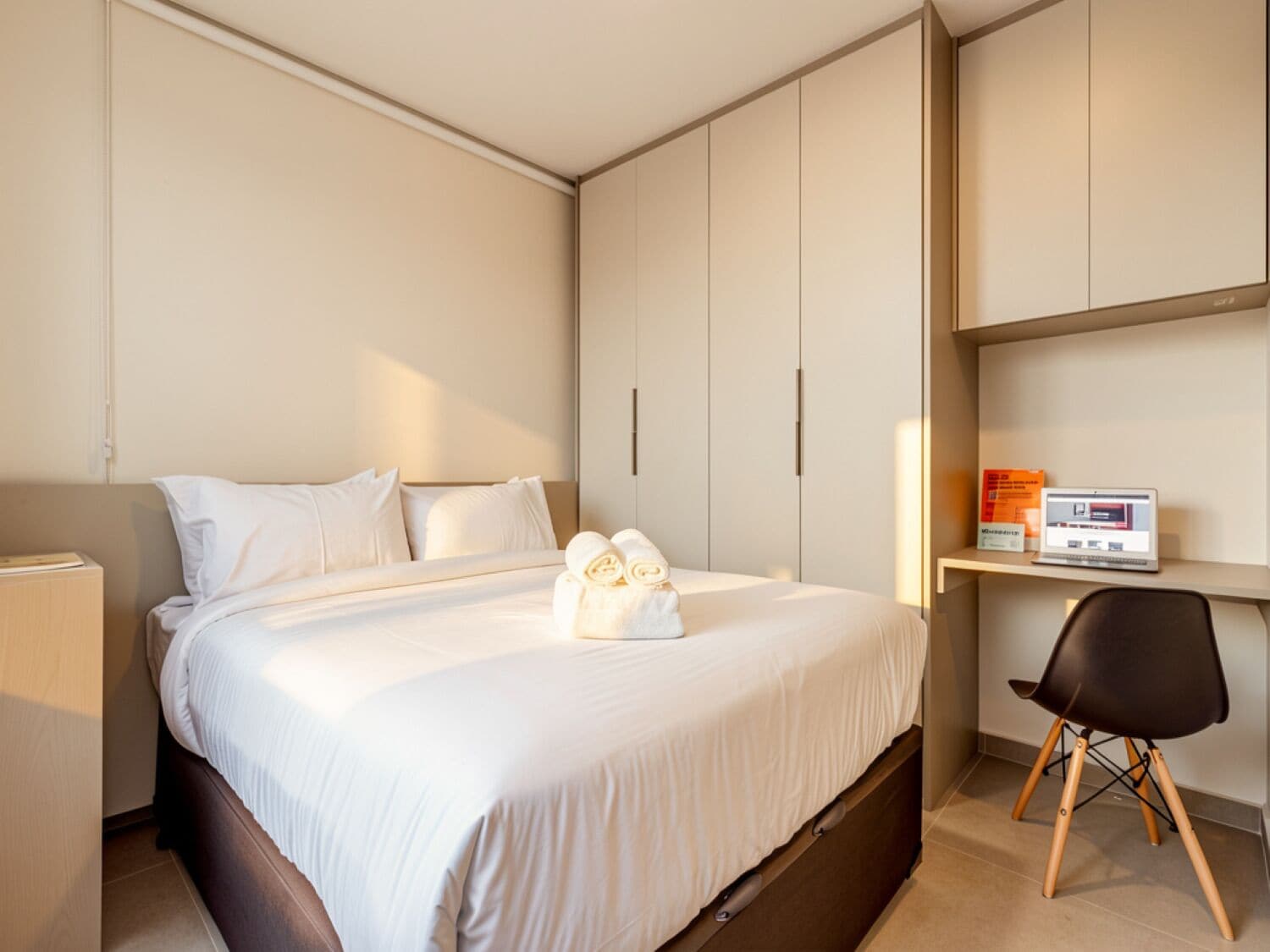 Laptop workspace, free WiFi