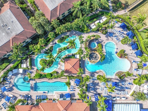 Chic 2 bed resort, 3 pools, lazyriver, walk to 5th Ave restaurants in fab Naples