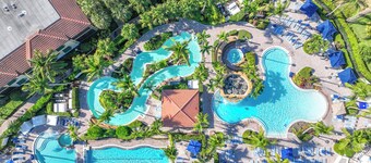 Chic 2 bed resort, 3 pools, lazyriver, walk to 5th Ave restaurants in fab Naples