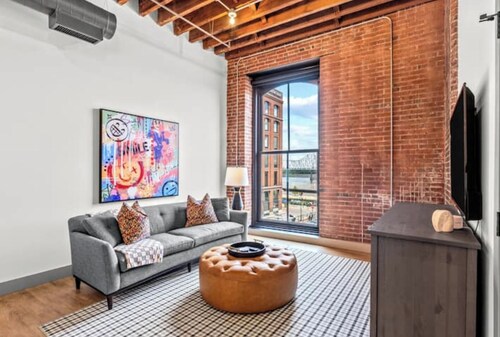 Downtown Loft w/ Riverfront Views - Walk to Arch, Stadium & Convention Center
