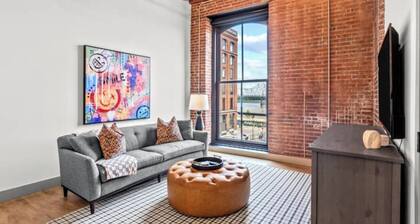 Downtown Loft w/ Riverfront Views - Walk to Arch, Stadium & Convention Center