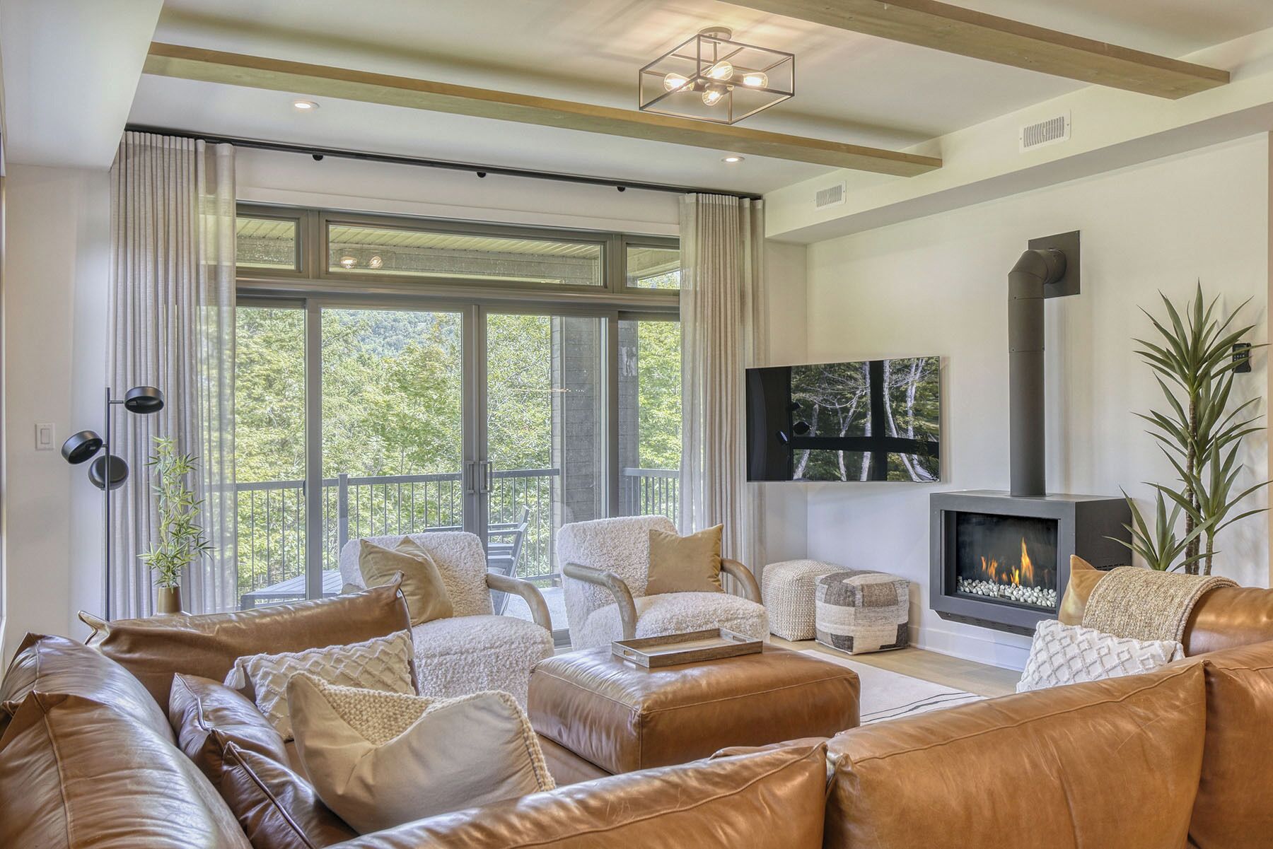 设计公寓式客房, 3 间卧室, 山景 | 起居区