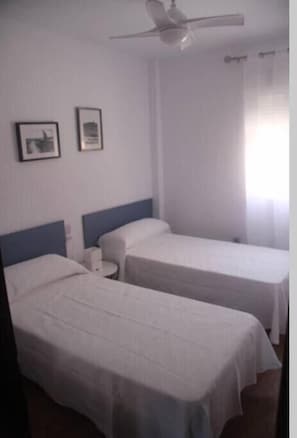 3 chambres, fer et planche à repasser, Wi-Fi, draps fournis