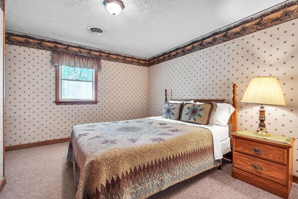 3 bedrooms, iron/ironing board, WiFi, bed sheets