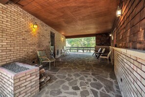 Terrace/patio - NEW LISTING! Bear Paw Cottage- 12 mins to Seneca Rocks (Seneca Rocks)