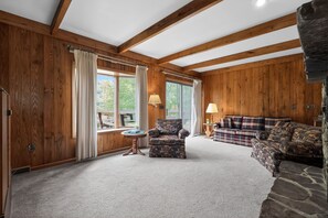 A wooden-paneled room with a sofa, armchair, and lamp. - NEW LISTING! Bear Paw Cottage- 12 mins to Seneca Rocks (Seneca Rocks)