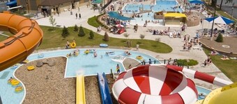 Lrg Pvt upstairs Apt in the heart of SL short walk to lake, parks, and BVU.