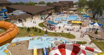 Lrg Pvt upstairs Apt in the heart of SL short walk to lake, parks, and BVU.