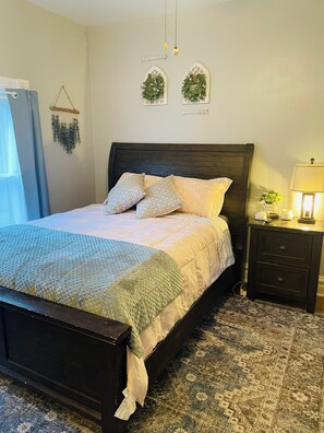 3 habitaciones, escritorio, tabla de planchar con plancha y wifi gratis 