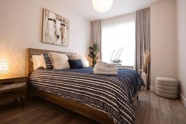 3 habitaciones, tabla de planchar con plancha, wifi y ropa de cama