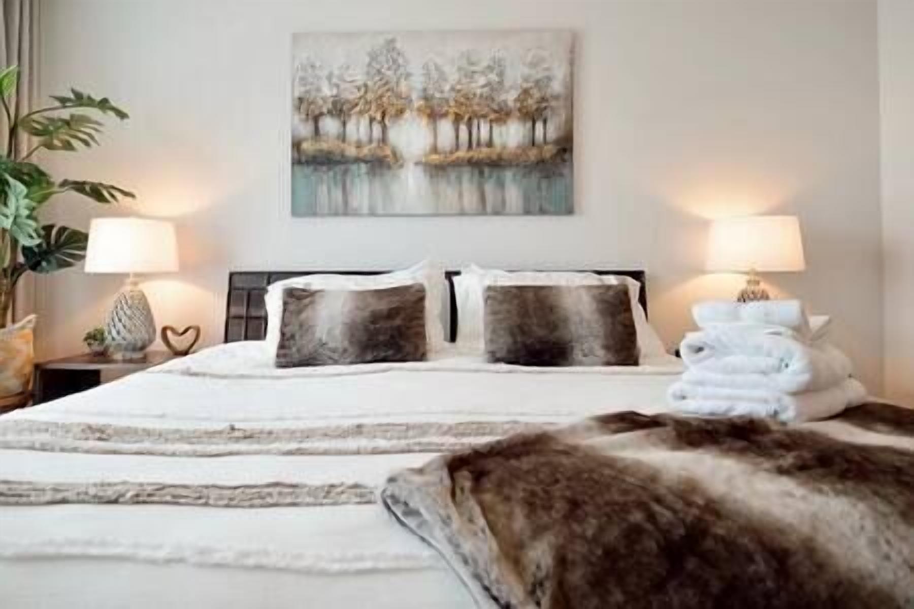 3 chambres, fer et planche à repasser, Wi-Fi, draps fournis