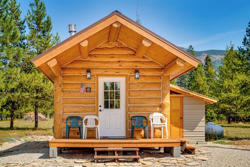 Mtn Views & Fireplace: Cozy Trout Creek Tiny Home
