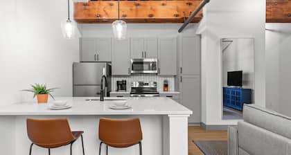 Prime Riverfront Loft - Next to Arch, Casino, Convention Center