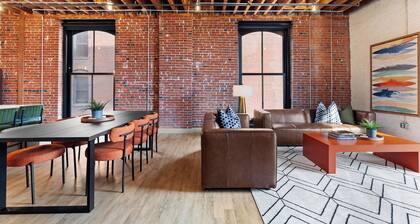 DWTN Riverfront Loft W/D Gated Parking