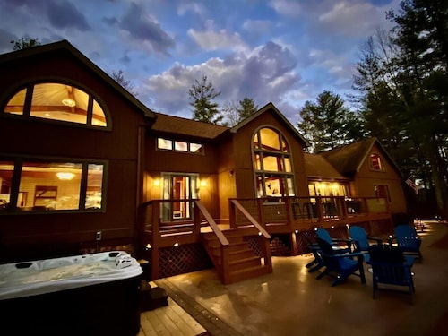 Modern Smoky Mountain Cabin for Big Views, Lake Days, and Hot Tub Nights