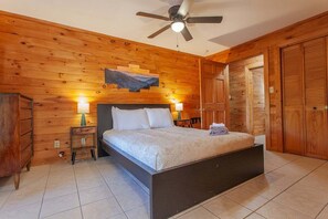 2 bedrooms, free WiFi, bed sheets - Cozy 2-Bedroom Cabin with Mountain Views in Bryson City (Bryson City)