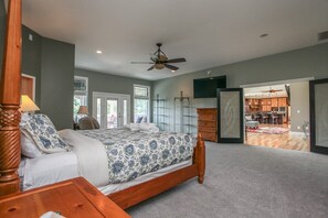 7 habitaciones, escritorio y tabla de planchar con plancha 