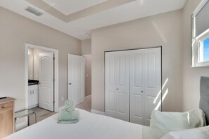 3 bedrooms, iron/ironing board, travel crib, free WiFi - Pet-Friendly Ybor 3BR Home Ybor City (Tampa)