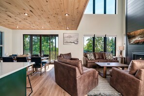 Smart TV, fireplace - NEW Heated Pool & Theater Luxury Getaway|Mtn Views (Sevierville)
