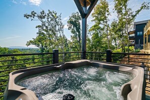 Tina de hidromasaje al aire libre