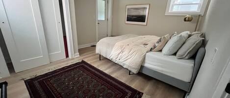 1 habitación, tabla de planchar con plancha, wifi y ropa de cama