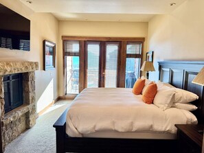 3 habitaciones, cuna de viaje, wifi gratis y ropa de cama