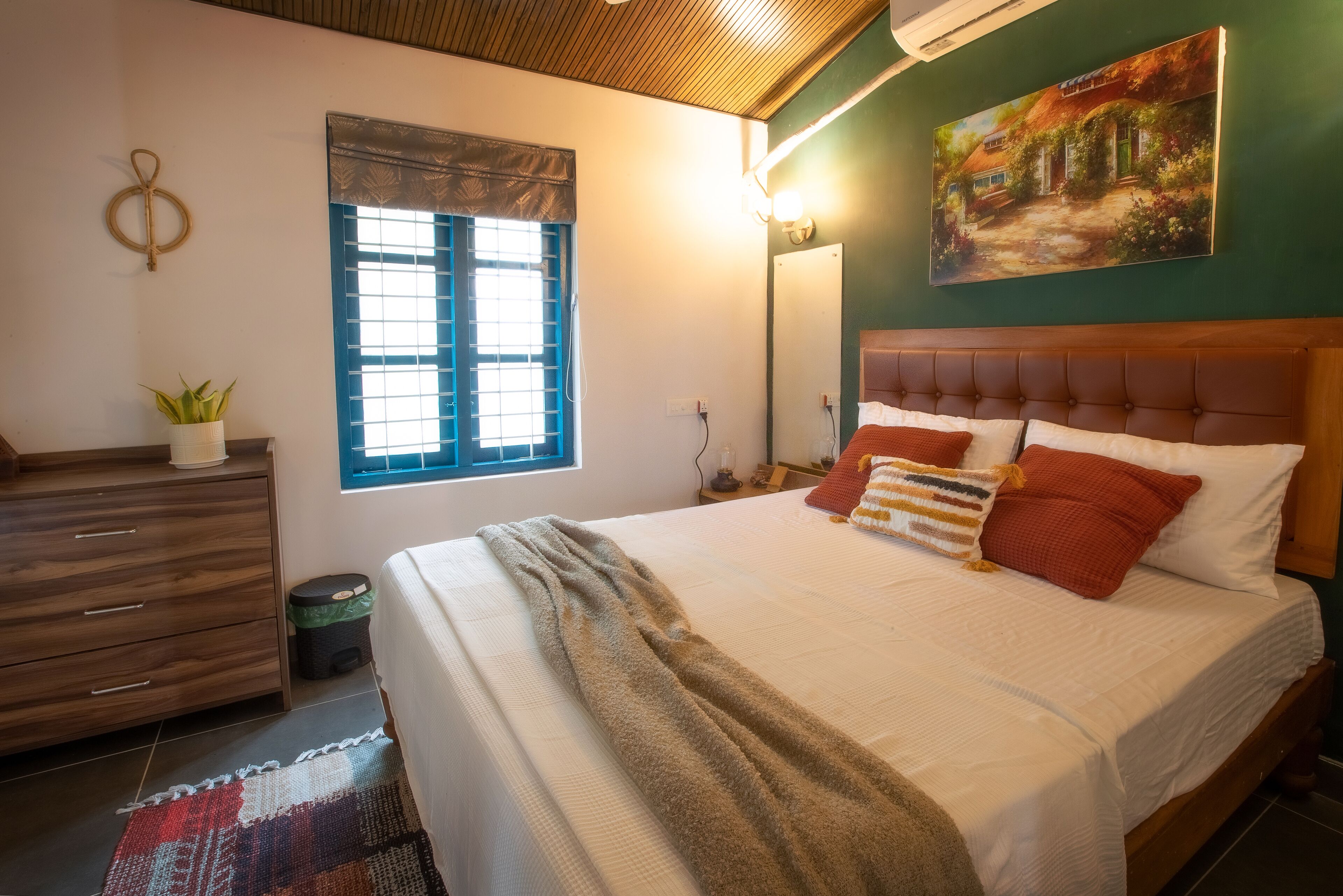 2 makuuhuonetta, työpöytä, silitysrauta/-lauta, ilmainen Wi-Fi