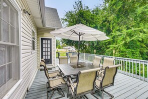 Interior - Lumberjack Hideaway Near Campus in Nacogdoches! (Nacogdoches)