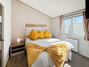 2 bedrooms, free WiFi, bed sheets - 2 bedroom accommodation in Southerness (Southerness)