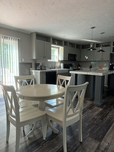 Cozy 3-bedroom home in Nancy just Minutes to Lee’s Ford Marina!