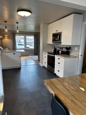 冰箱、微波炉、烤箱、炉灶