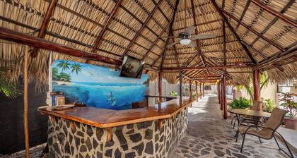 Cozy AC Cabin, just 300 m from beach, with pool and parking