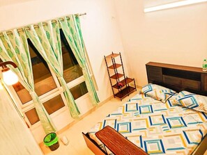 3 bedrooms - Three-Bedroom Premium Apartment with Balcony (Bengaluru)