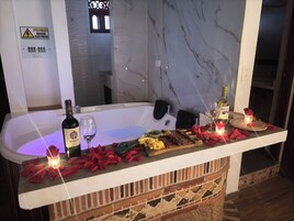 Ropa de cama de alta calidad, cubrecamas y cortinas blackout 