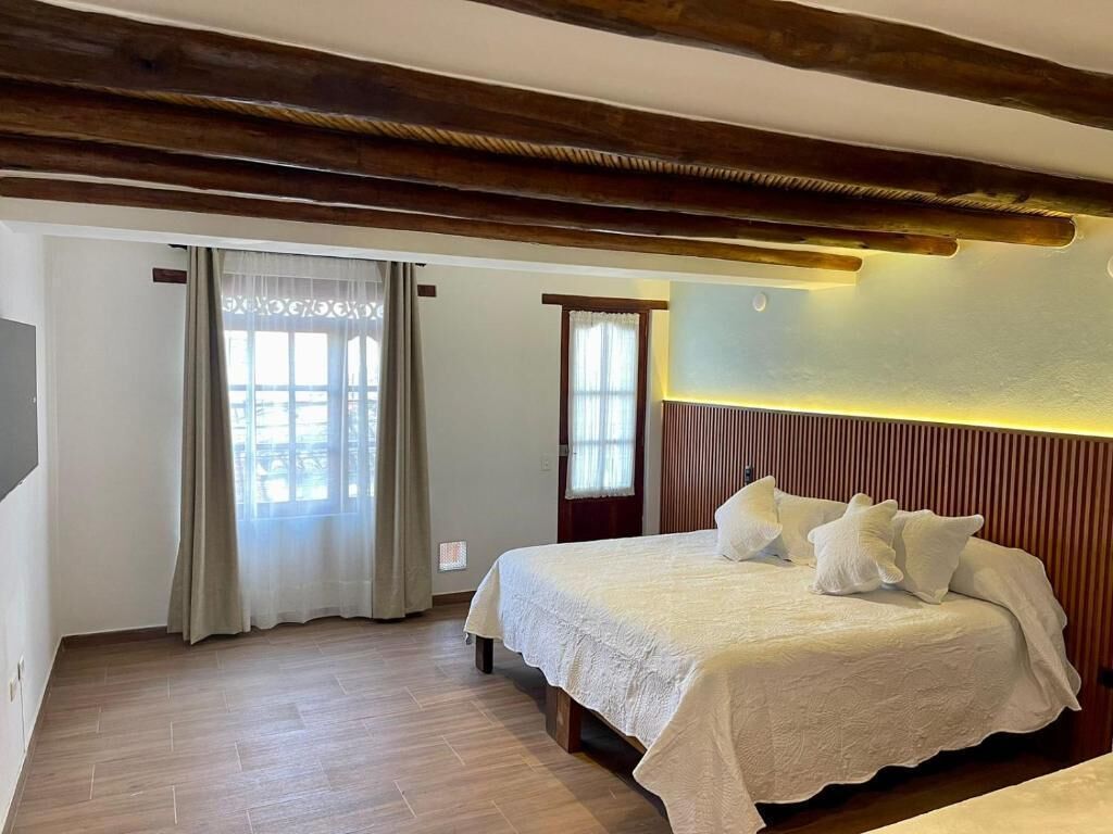 Suite Deluxe, balcón, vista a la montaña | Ropa de cama de alta calidad, edredón y cortinas blackout 