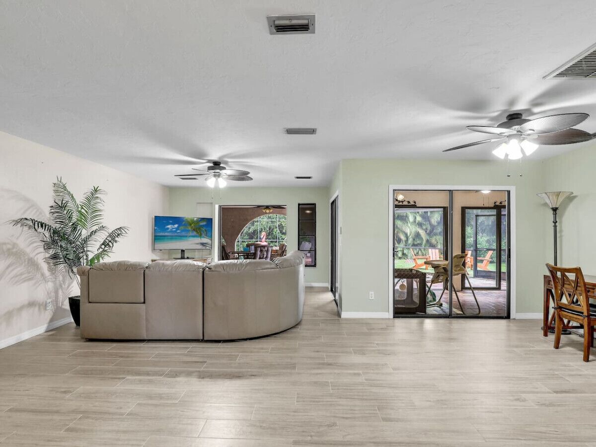 Smart TV, libros, biblioteca musical y videoteca 