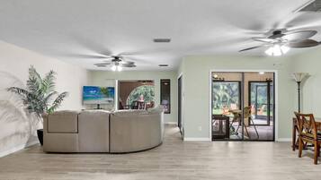 Smart-TV, Bücher, Musikbibliothek, Videothek