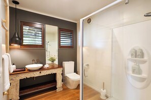 Hair dryer, towels - Hahei Beachfront Bliss, Hahei Beachfront Bliss (Hahei)