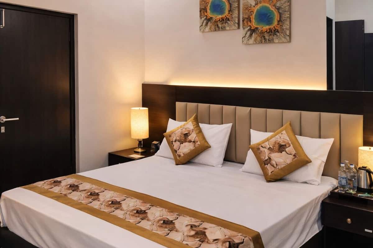 Camera Deluxe, 1 letto king, vista città | Biancheria in cotone egiziano, biancheria da letto di alta qualità