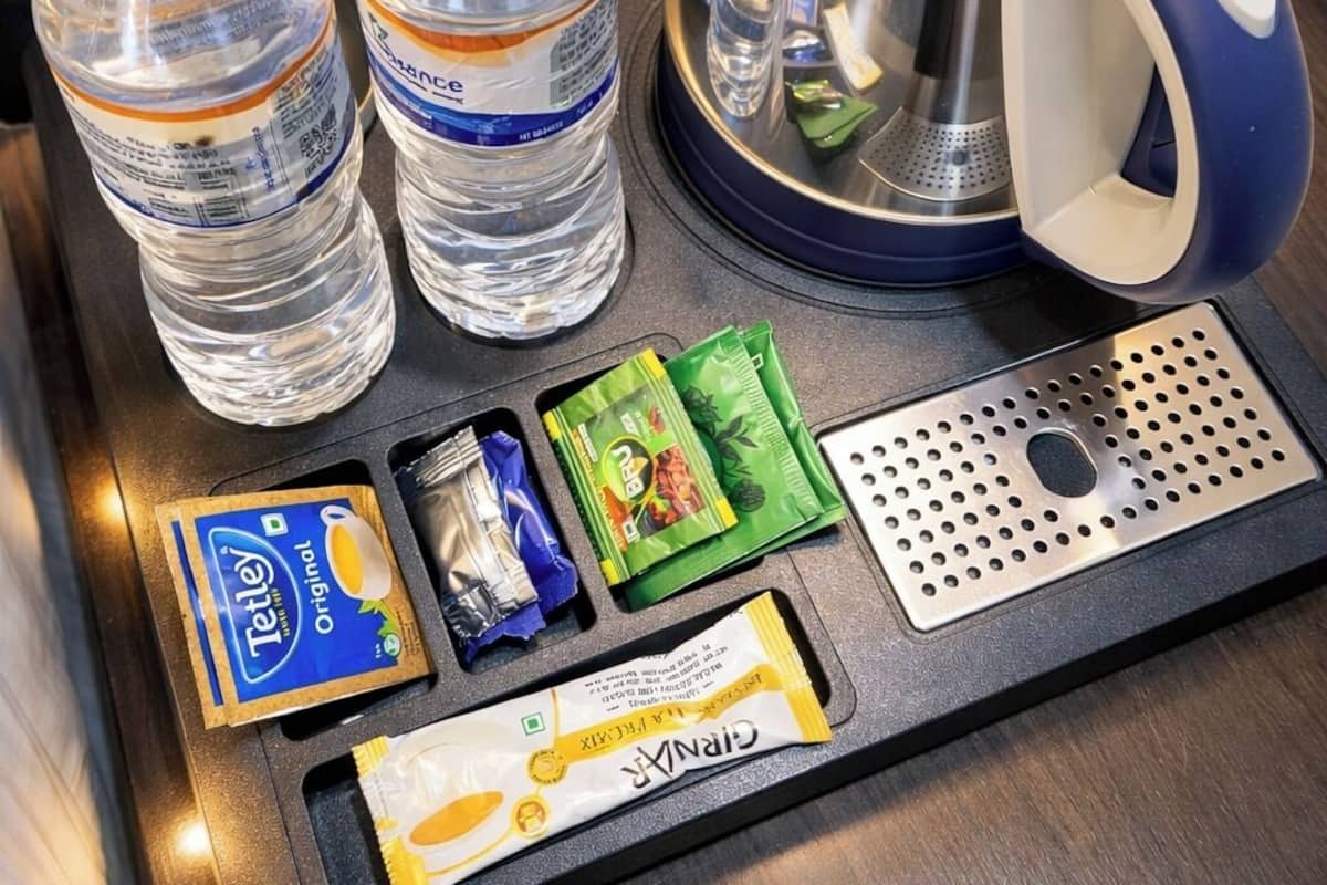 Deluxe Room, 1 King Bed, City View | Room amenity