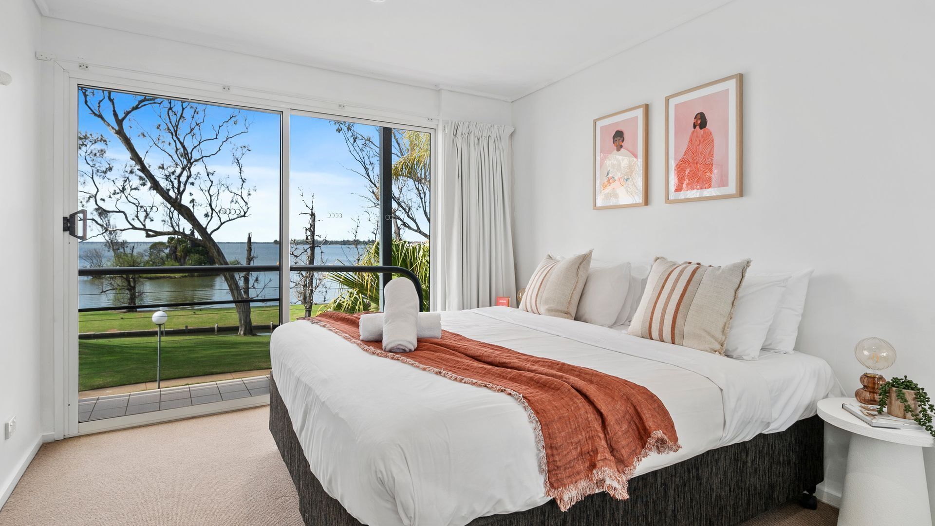 3 bedrooms, bed sheets