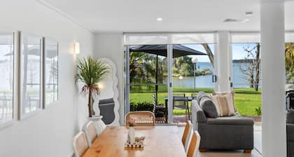 Villa Tarni Unit 7 Lake Mulwala frontage and short walk to all clubs